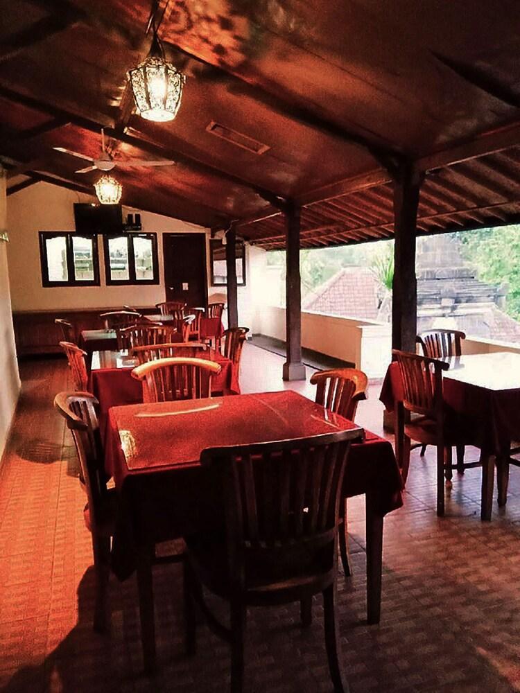 Wisma tamu Pande Permai 3*